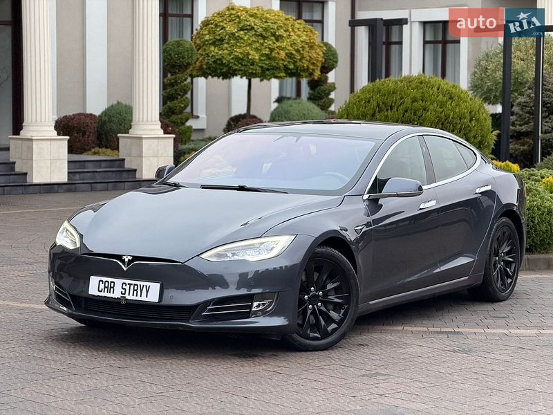 Ліфтбек Tesla Model S 2020 в Стрию