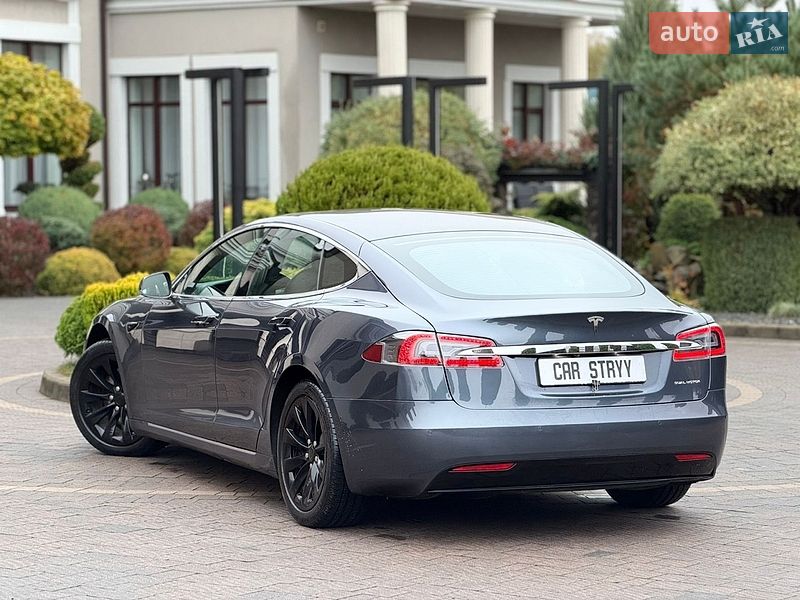 Ліфтбек Tesla Model S 2020 в Стрию