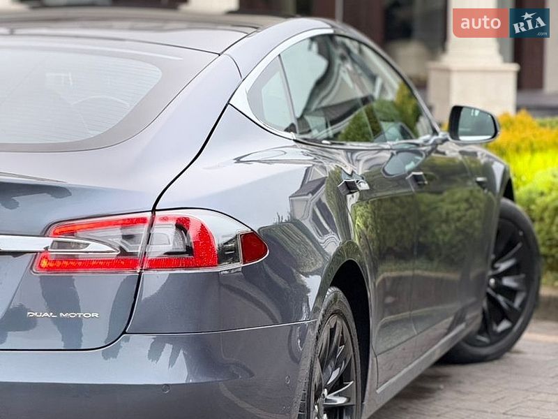 Ліфтбек Tesla Model S 2020 в Стрию