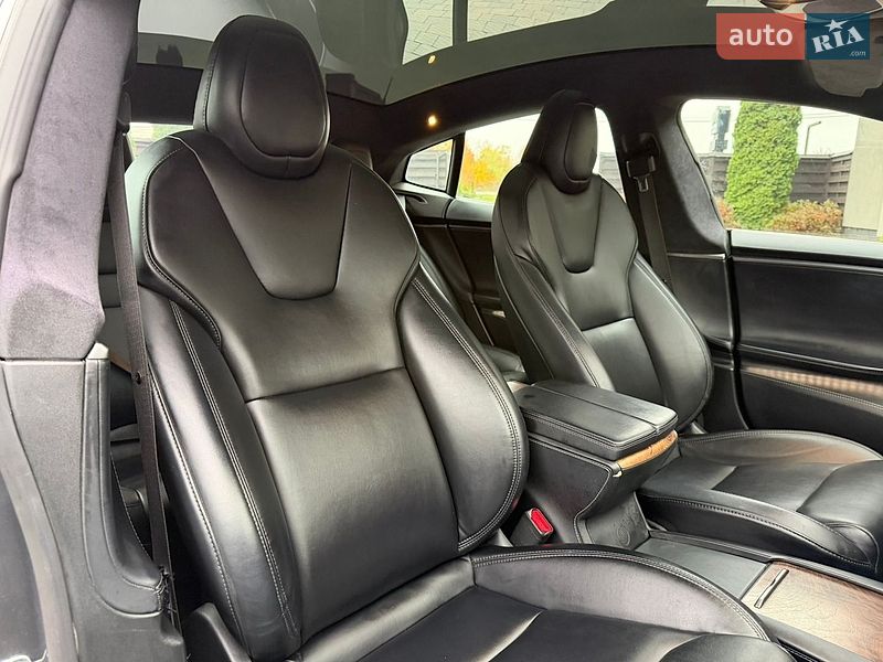 Ліфтбек Tesla Model S 2020 в Стрию