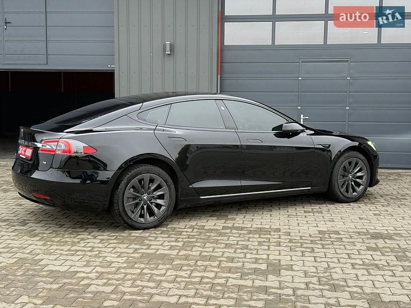 Лифтбек Tesla Model S 2018 в Ковеле