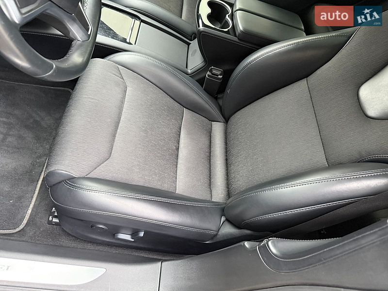 Лифтбек Tesla Model S 2018 в Ковеле