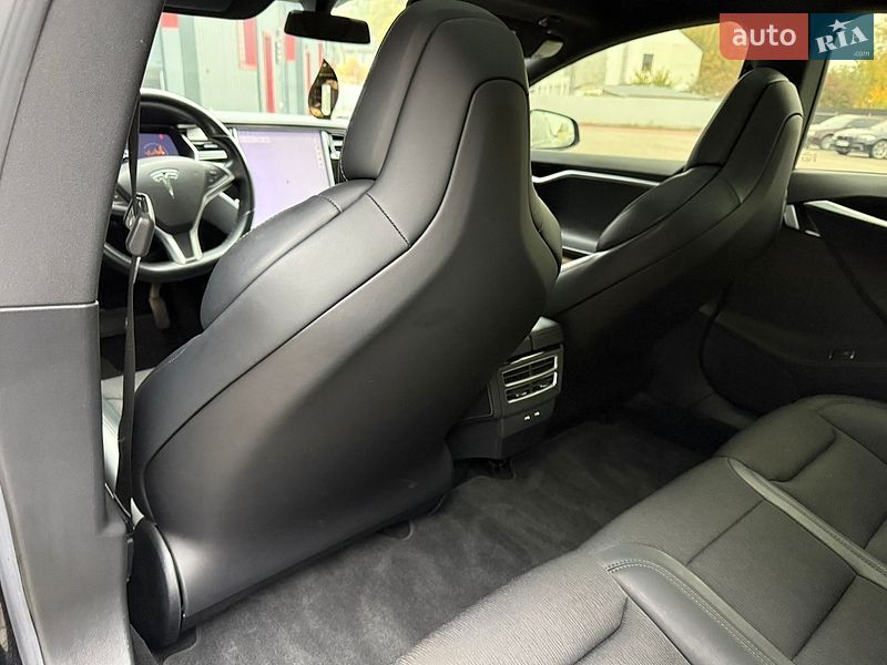 Лифтбек Tesla Model S 2018 в Ковеле