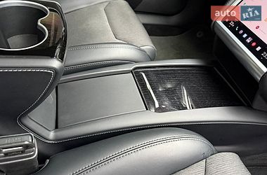 Лифтбек Tesla Model S 2018 в Ковеле