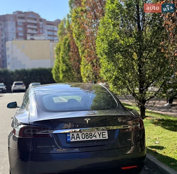 Ліфтбек Tesla Model S 2017 в Києві
