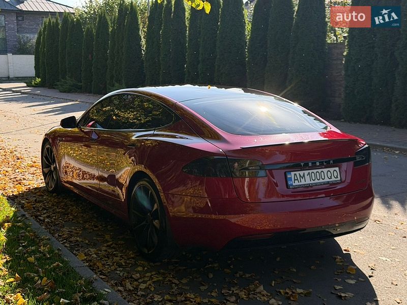 Лифтбек Tesla Model S 2017 в Киеве