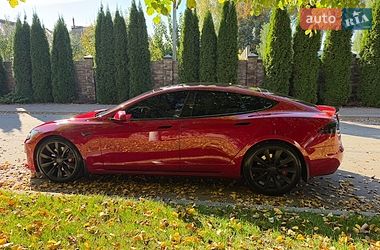 Лифтбек Tesla Model S 2017 в Киеве