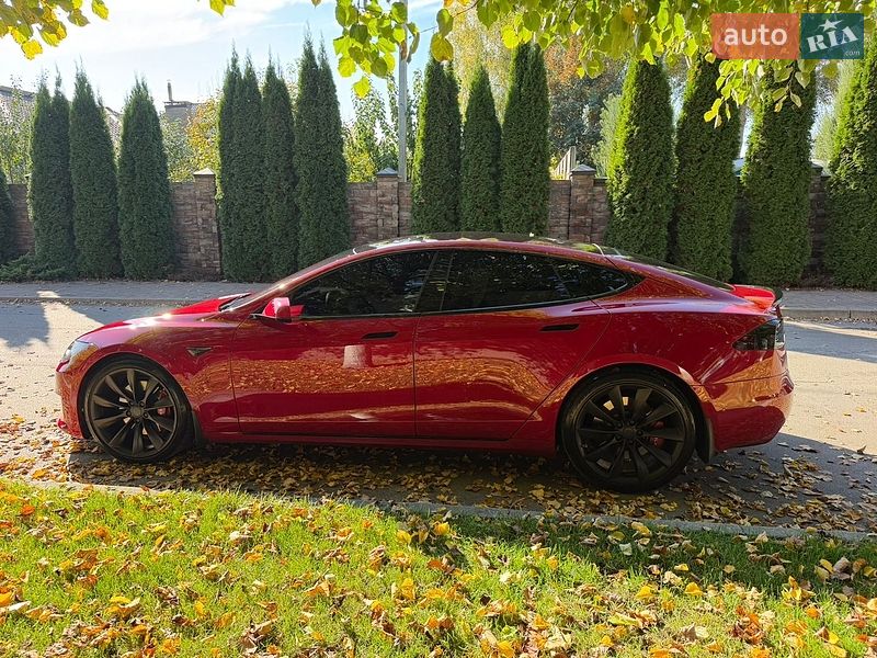 Лифтбек Tesla Model S 2017 в Киеве