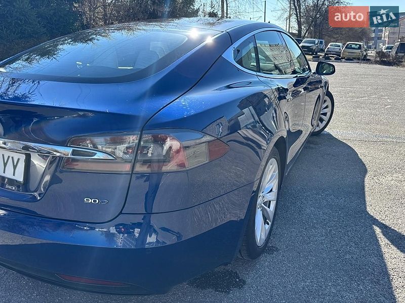 Ліфтбек Tesla Model S 2017 в Києві
