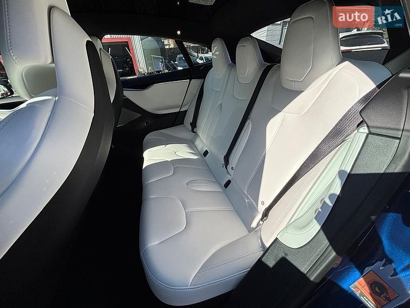 Ліфтбек Tesla Model S 2017 в Києві