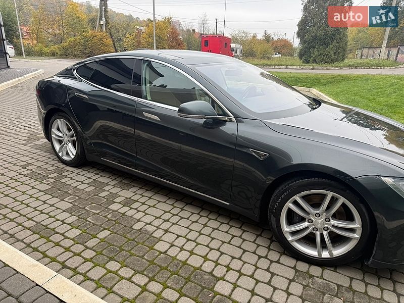 Лифтбек Tesla Model S 2013 в Львове
