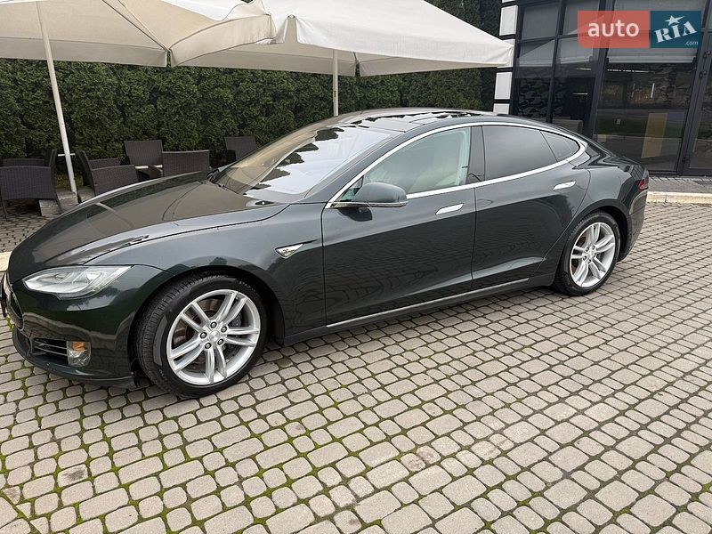 Лифтбек Tesla Model S 2013 в Львове