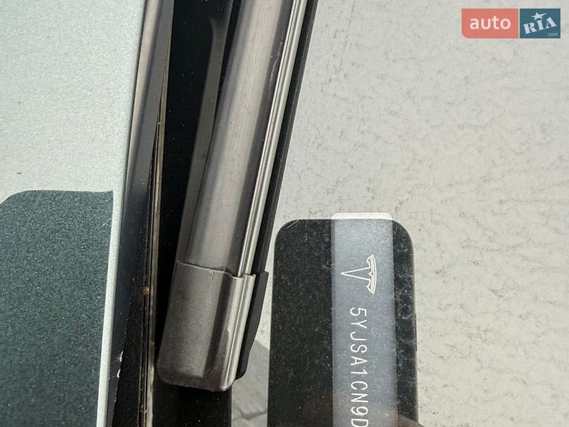 Лифтбек Tesla Model S 2013 в Львове