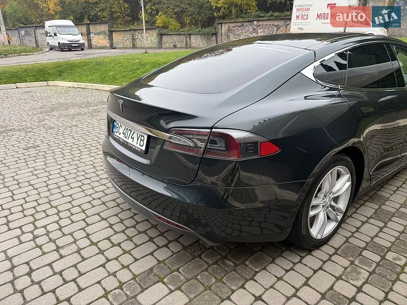 Лифтбек Tesla Model S 2013 в Львове