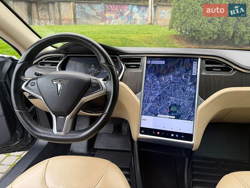 Лифтбек Tesla Model S 2013 в Львове