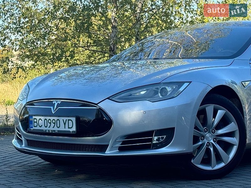 Лифтбек Tesla Model S 2013 в Дрогобыче