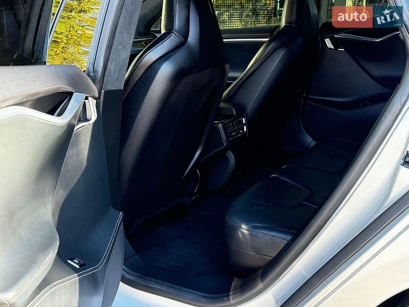 Лифтбек Tesla Model S 2013 в Дрогобыче