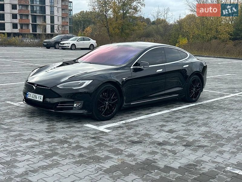 Лифтбек Tesla Model S 2018 в Хмельницком