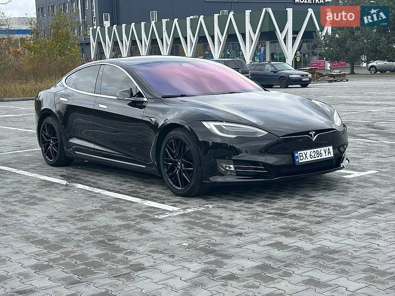 Лифтбек Tesla Model S 2018 в Хмельницком