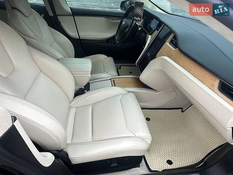 Лифтбек Tesla Model S 2018 в Хмельницком