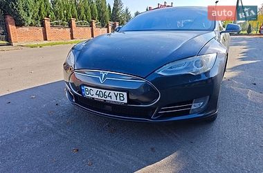 Лифтбек Tesla Model S 2015 в Львове