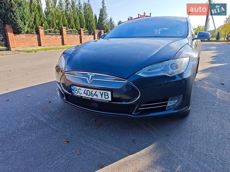 Ліфтбек Tesla Model S 2015 в Львові