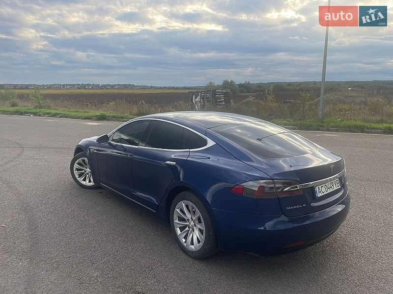 Лифтбек Tesla Model S 2016 в Луцке фото Лифтбек Tesla Model S 2016 в Луцке