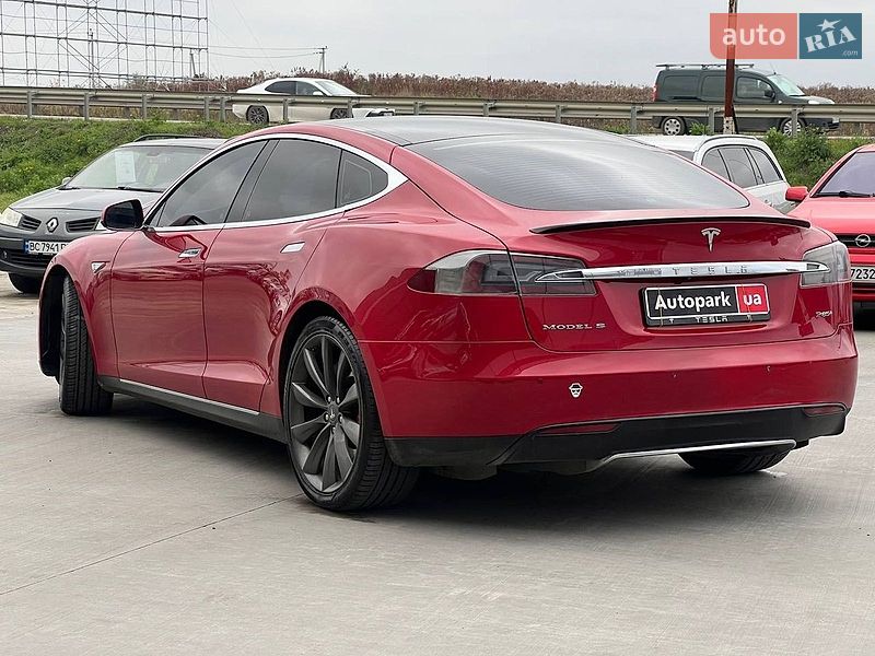 Лифтбек Tesla Model S 2013 в Львове