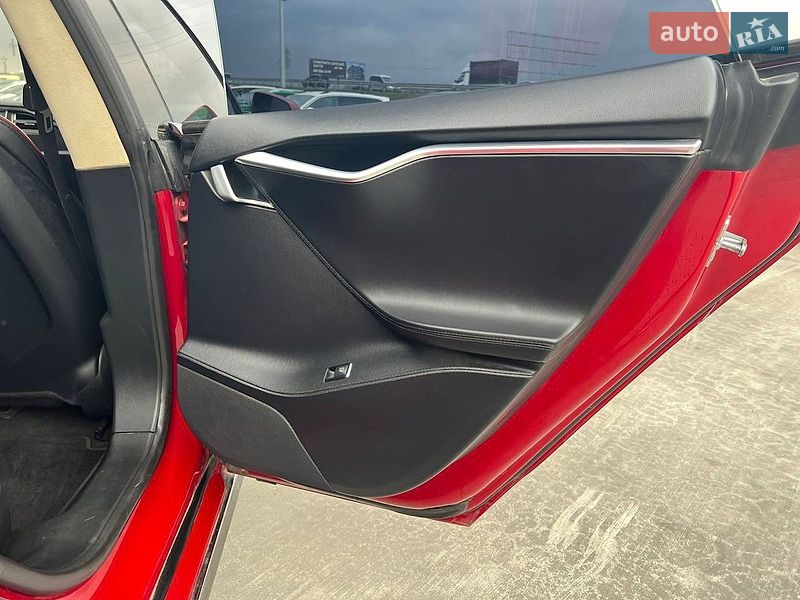 Лифтбек Tesla Model S 2013 в Львове