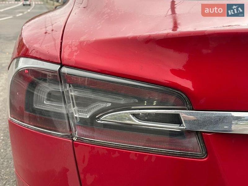 Лифтбек Tesla Model S 2014 в Буче