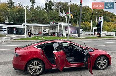 Лифтбек Tesla Model S 2014 в Буче