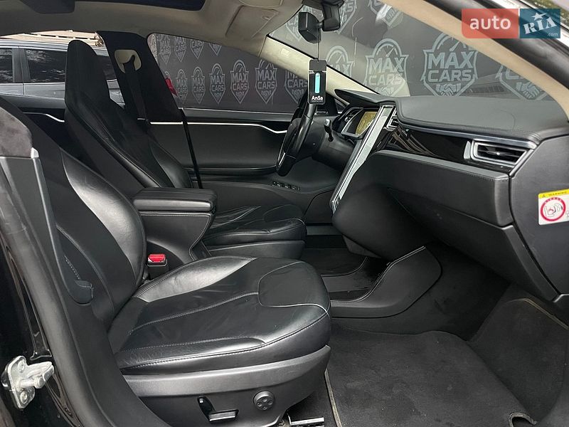 Лифтбек Tesla Model S 2014 в Киеве