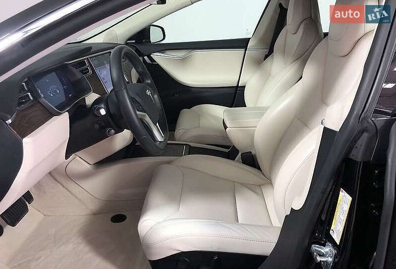 Лифтбек Tesla Model S 2017 в Киеве