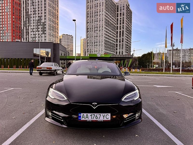 Лифтбек Tesla Model S 2020 в Киеве