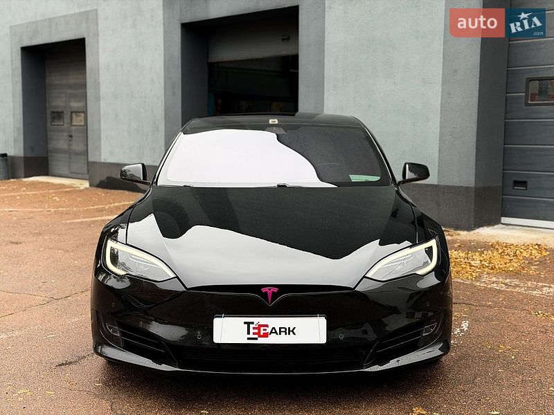Лифтбек Tesla Model S 2019 в Киеве