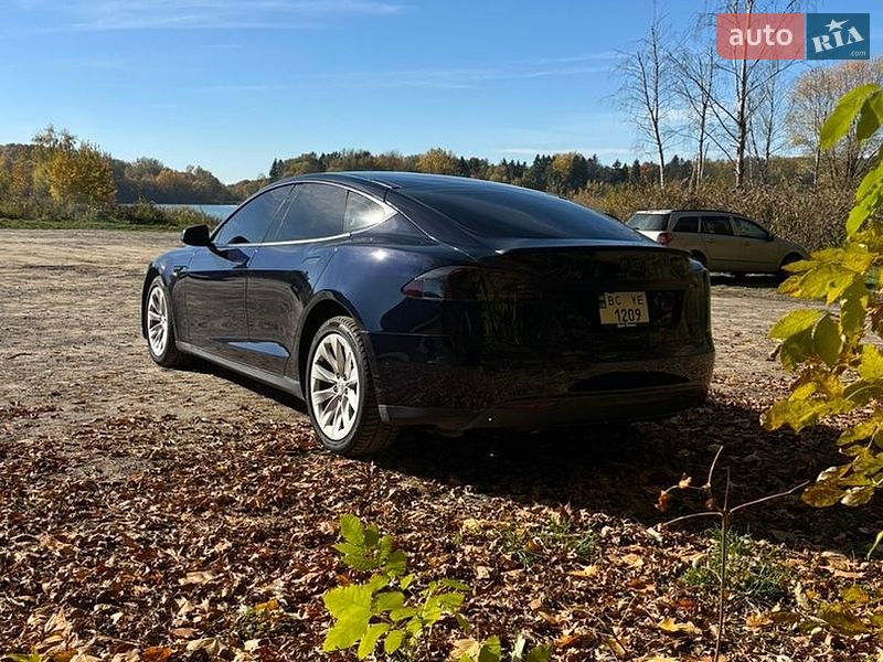 Лифтбек Tesla Model S 2015 в Львове