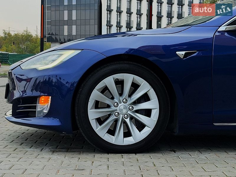 Лифтбек Tesla Model S 2018 в Киеве фото 16 Лифтбек Tesla Model S 2018 в Киеве