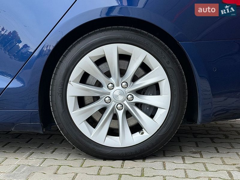 Лифтбек Tesla Model S 2018 в Киеве фото 17 Лифтбек Tesla Model S 2018 в Киеве