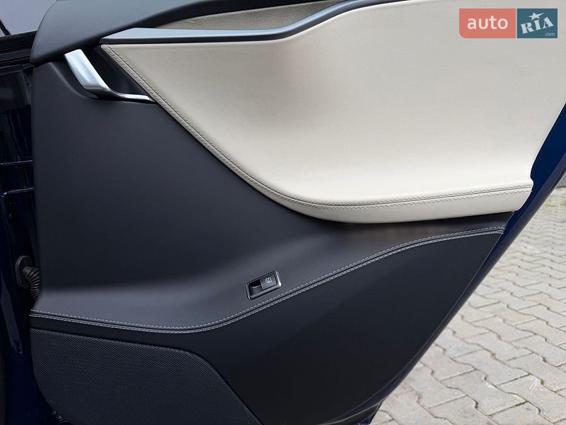 Лифтбек Tesla Model S 2018 в Киеве фото 30 Лифтбек Tesla Model S 2018 в Киеве