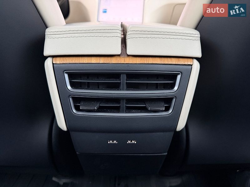 Лифтбек Tesla Model S 2018 в Киеве фото 35 Лифтбек Tesla Model S 2018 в Киеве