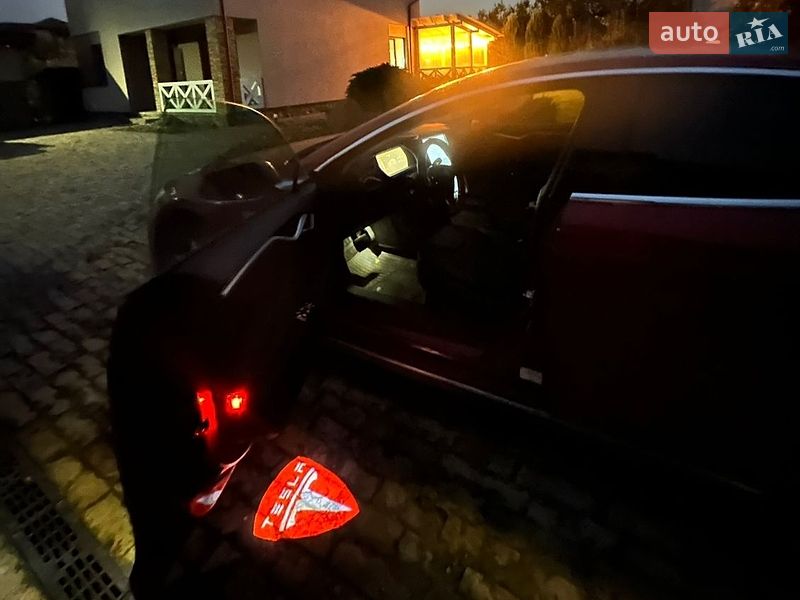 Tesla Model S 2014