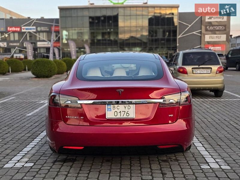 Ліфтбек Tesla Model S 2017 в Львові фото 5 Ліфтбек Tesla Model S 2017 в Львові