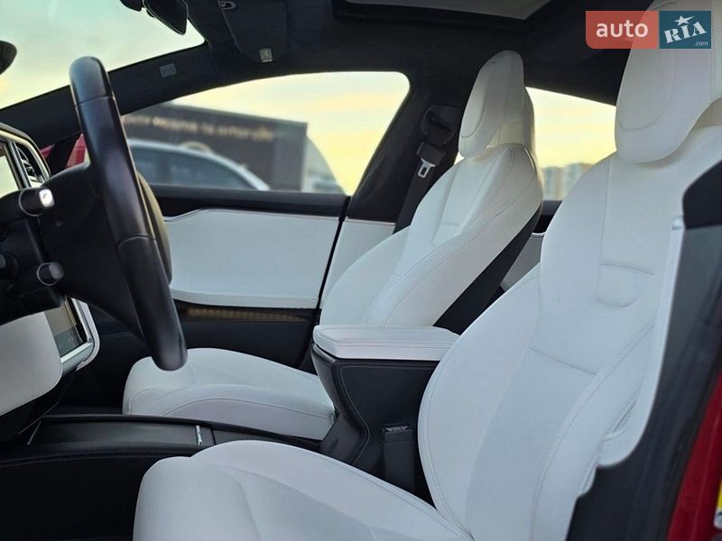 Ліфтбек Tesla Model S 2017 в Львові фото 11 Ліфтбек Tesla Model S 2017 в Львові