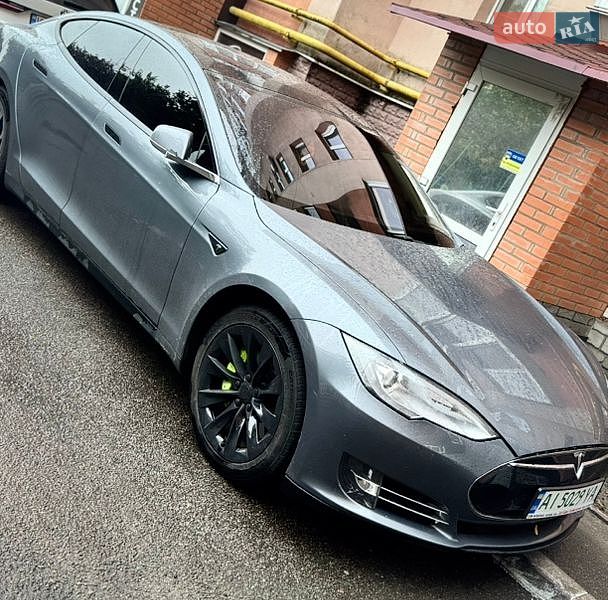 Ліфтбек Tesla Model S 2013 в Софіївській Борщагівці