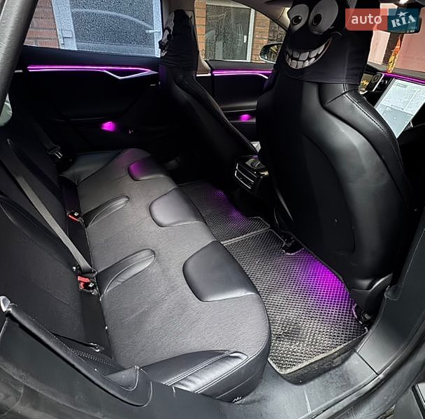 Ліфтбек Tesla Model S 2013 в Софіївській Борщагівці