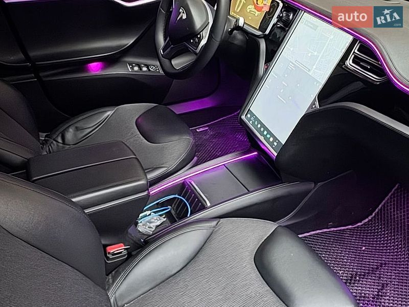 Ліфтбек Tesla Model S 2013 в Софіївській Борщагівці