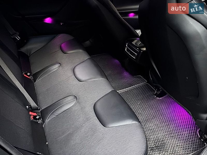 Ліфтбек Tesla Model S 2013 в Софіївській Борщагівці