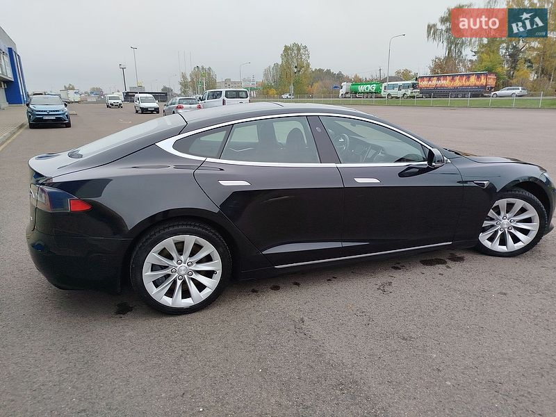 Лифтбек Tesla Model S 2017 в Ковеле