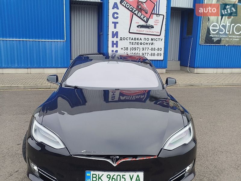 Лифтбек Tesla Model S 2017 в Ковеле