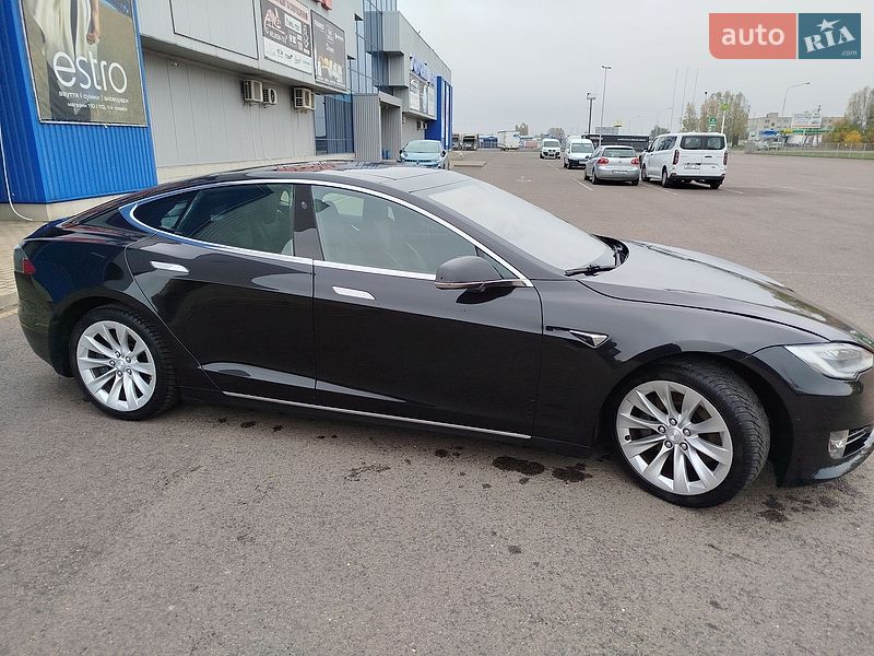 Лифтбек Tesla Model S 2017 в Ковеле